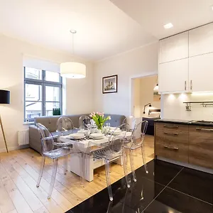  Apartment Vacationclub - Kapitanska 8